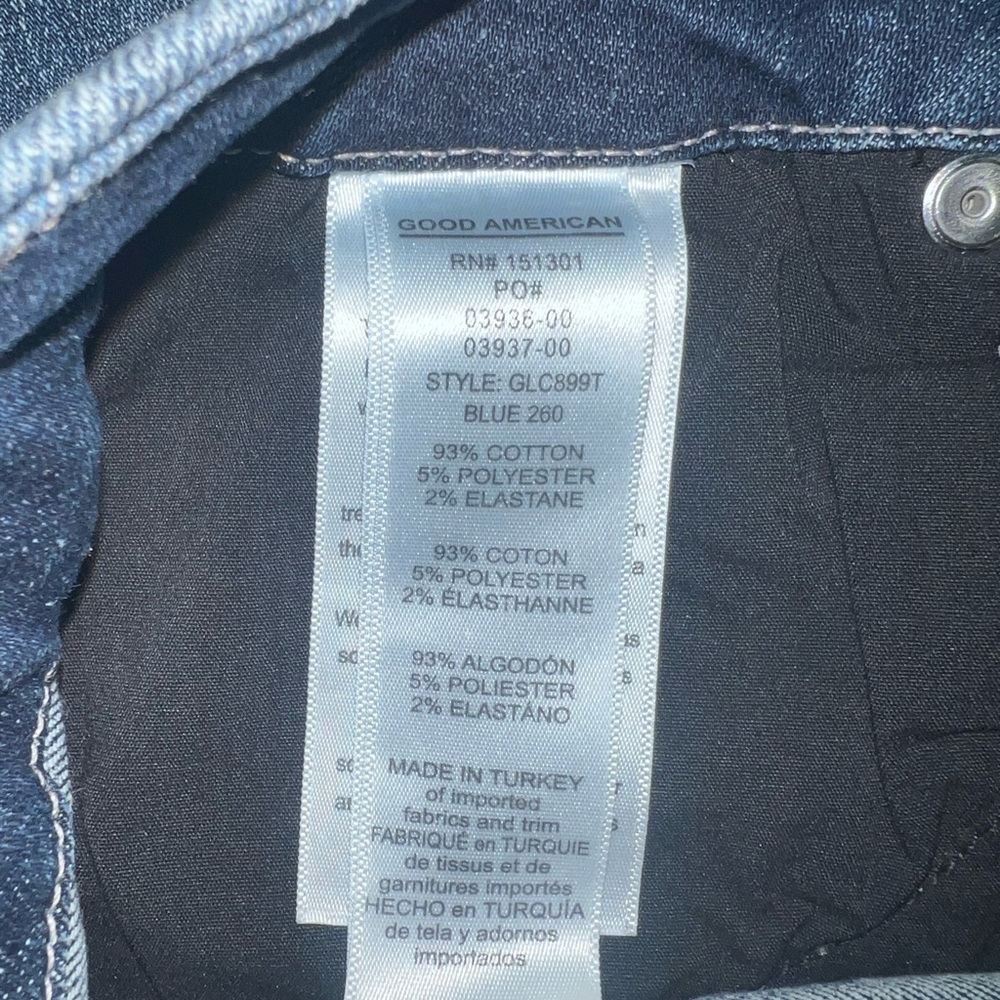 Good American - Good Legs Cropped Jeans - Picture 12 of 14